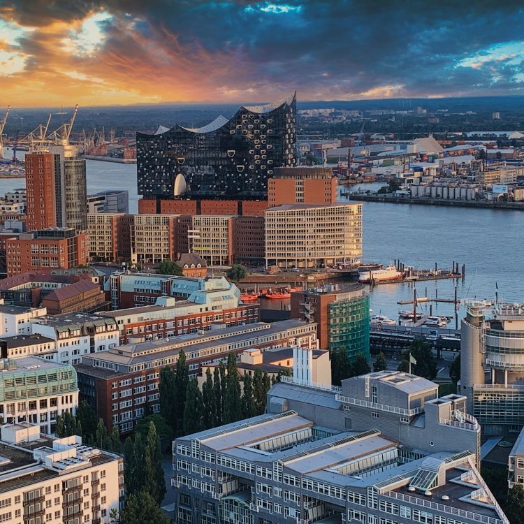 Terrassenüberdachung mit Montage in Hamburg – geprüfte Fachbetriebe für hochwertige Überdachungen