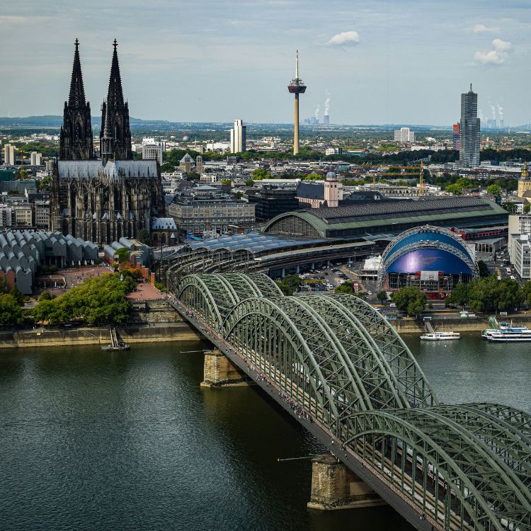 Terrassenüberdachung mit Montage in Köln – regionale Anbieter für Planung und Aufbau